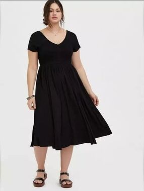 Torrid Black V-Neck Short Sleeve Midi Smocked Dress